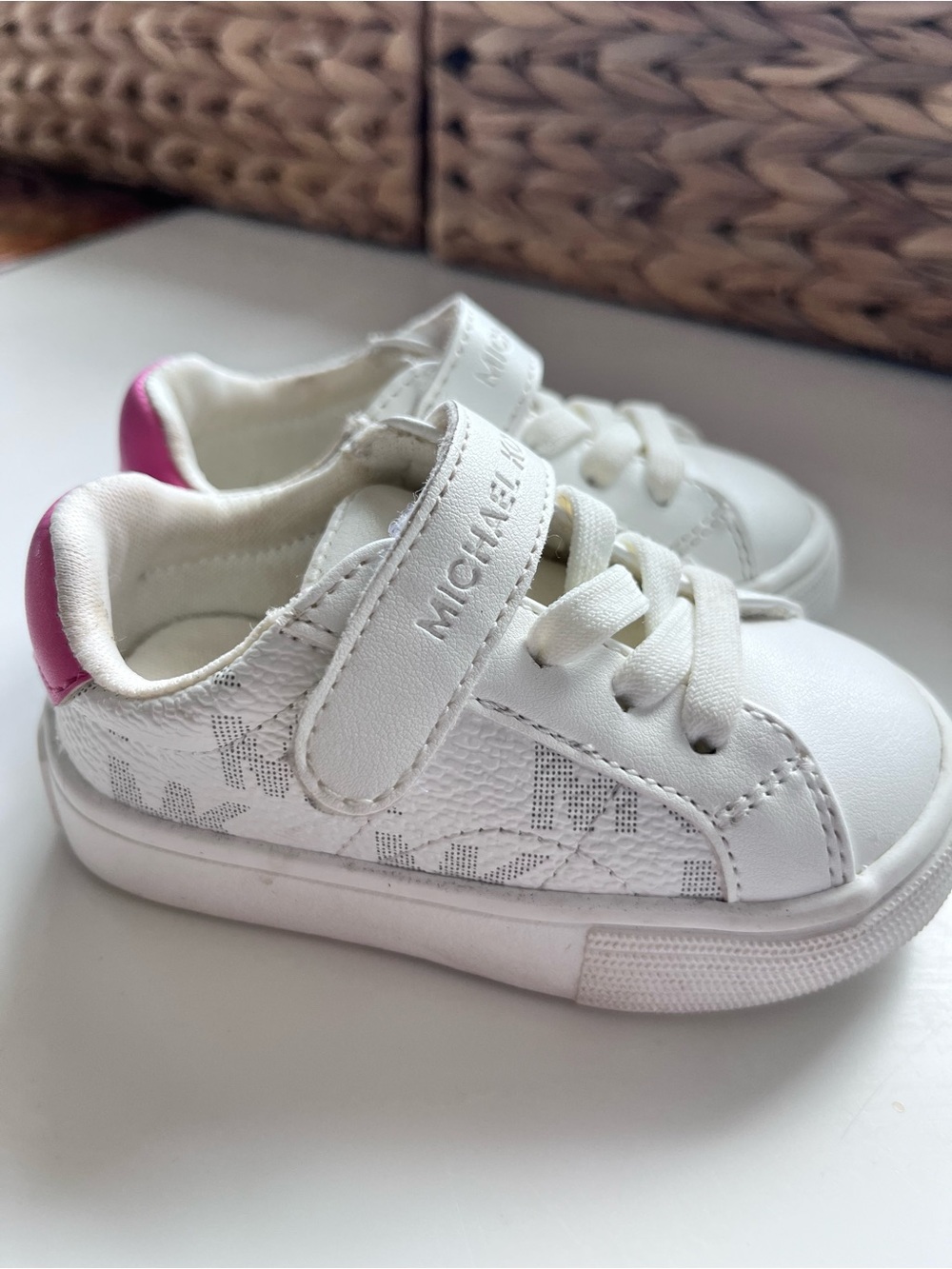MICHAEL KORS White Kids Sneakers with Pink Heel Tab